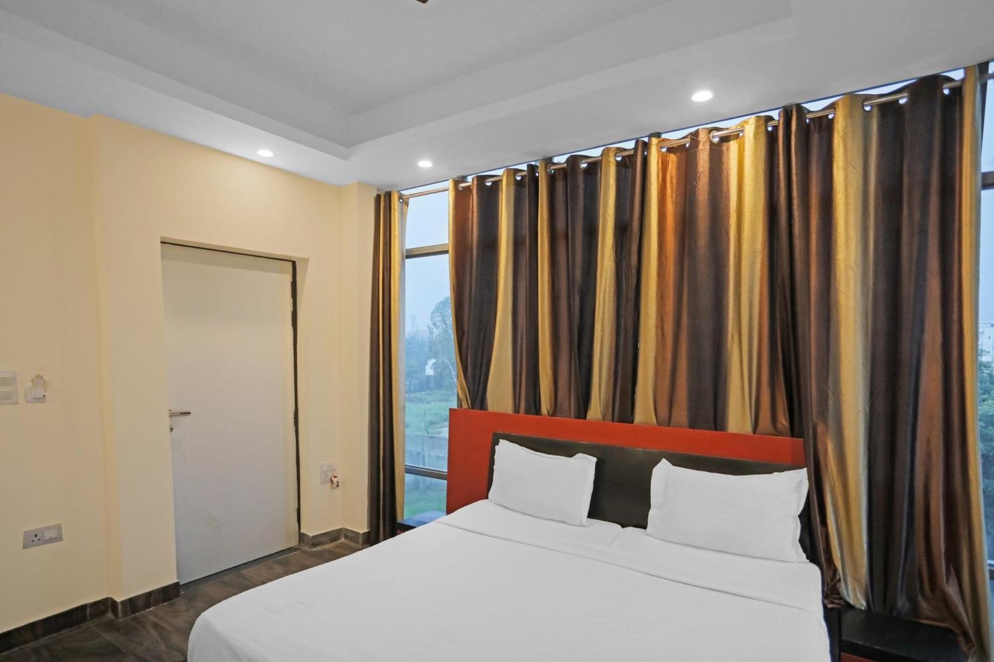 Super Hotel O Heart Beat Hotel Большая Нойда Экстерьер фото