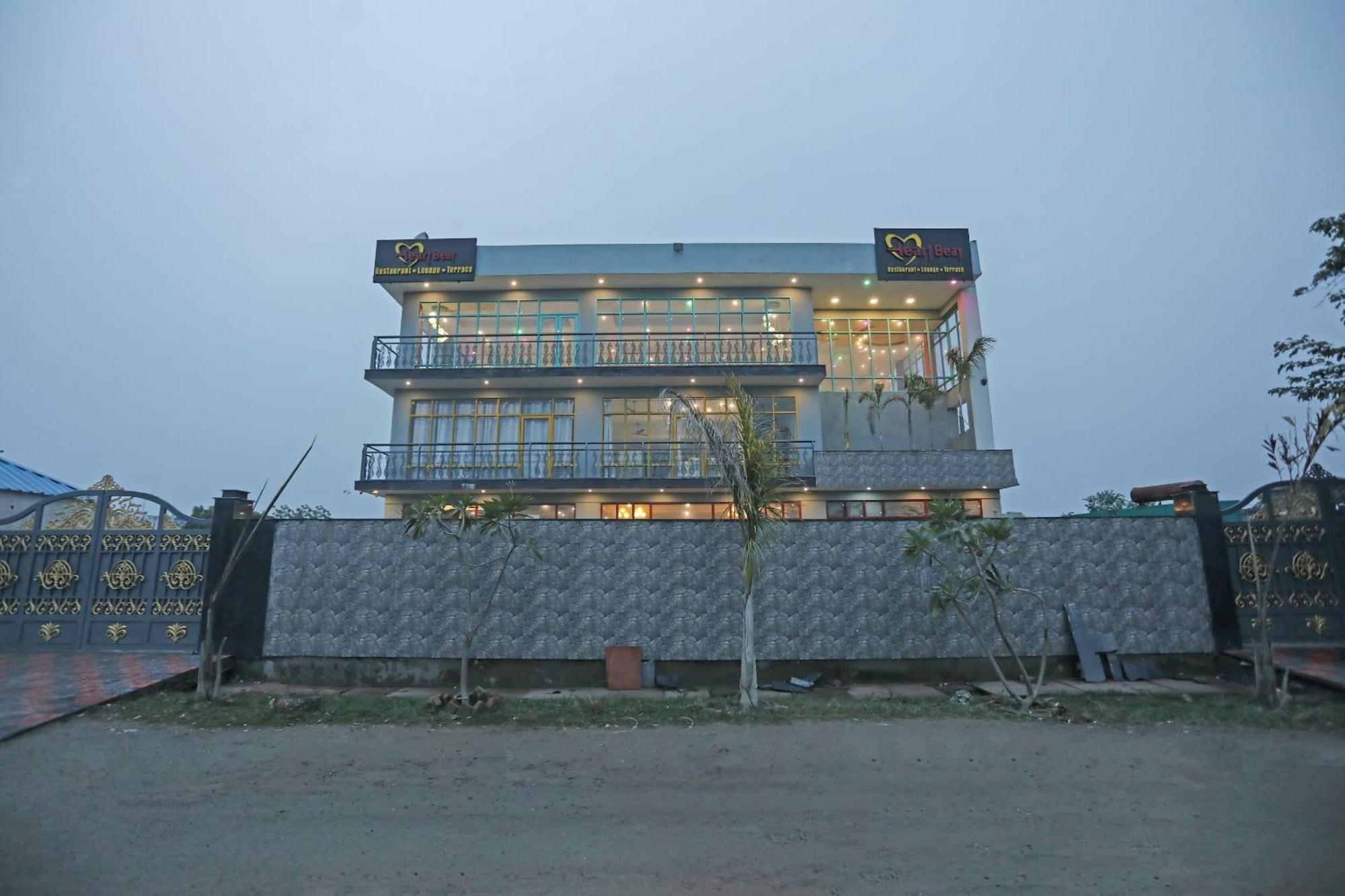 Super Hotel O Heart Beat Hotel Большая Нойда Экстерьер фото