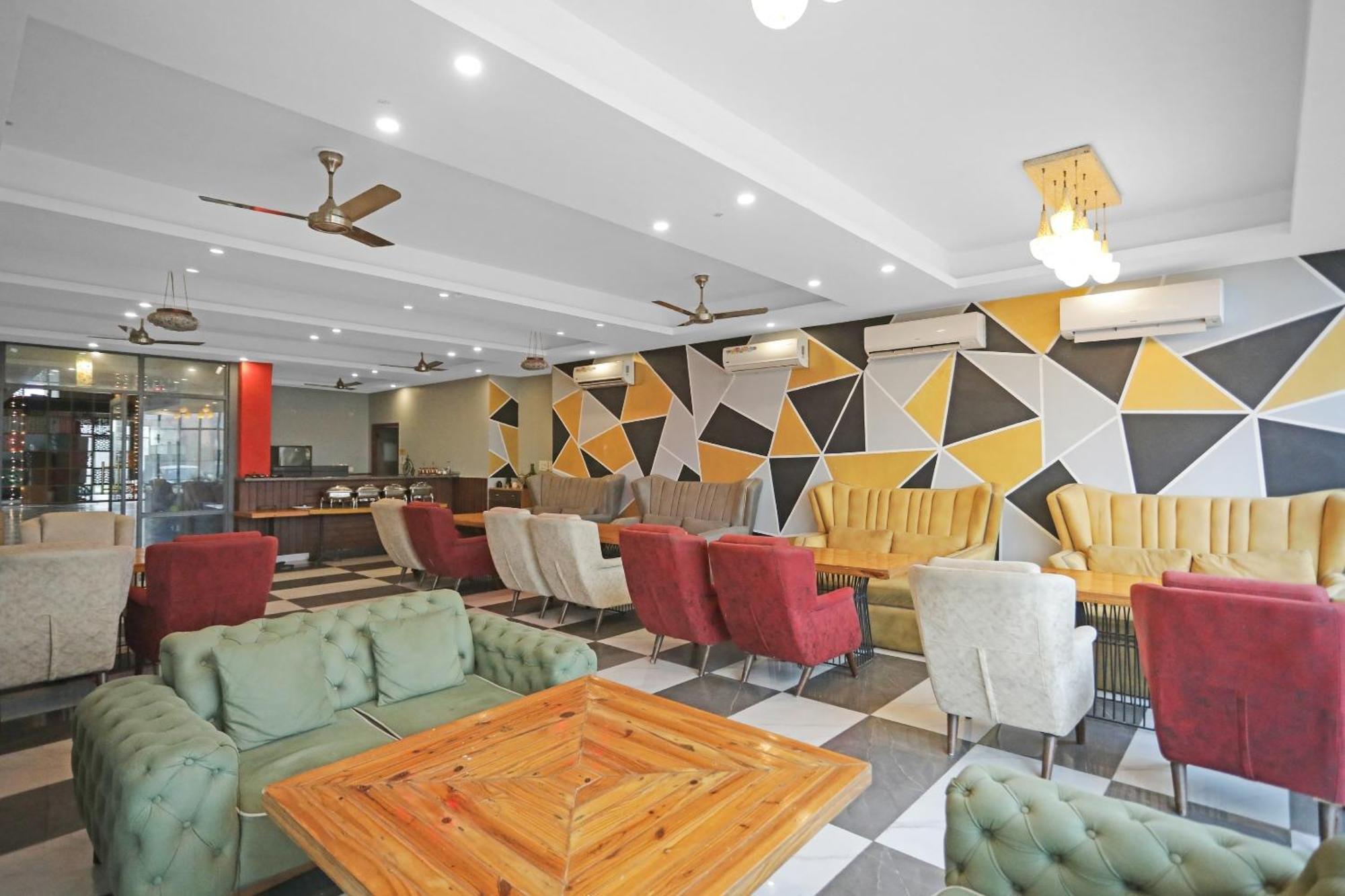 Super Hotel O Heart Beat Hotel Большая Нойда Экстерьер фото